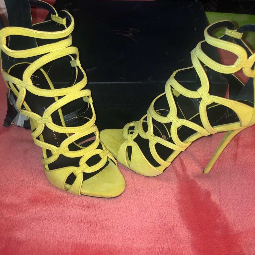 Brand new Giusepe Zonatti designer heels size 7